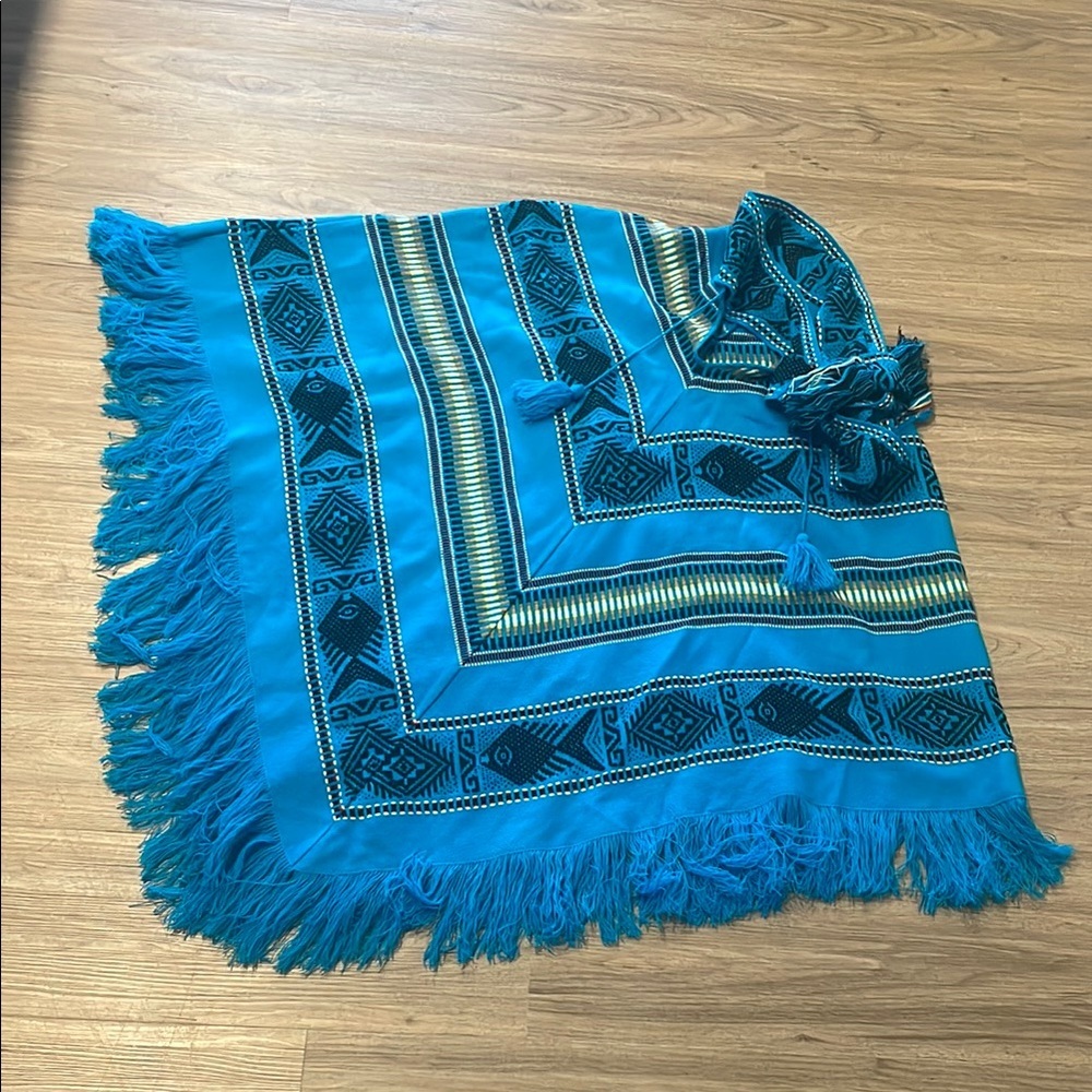 NWT Blue Lightweight Poncho wrap with Geometric Design unisex